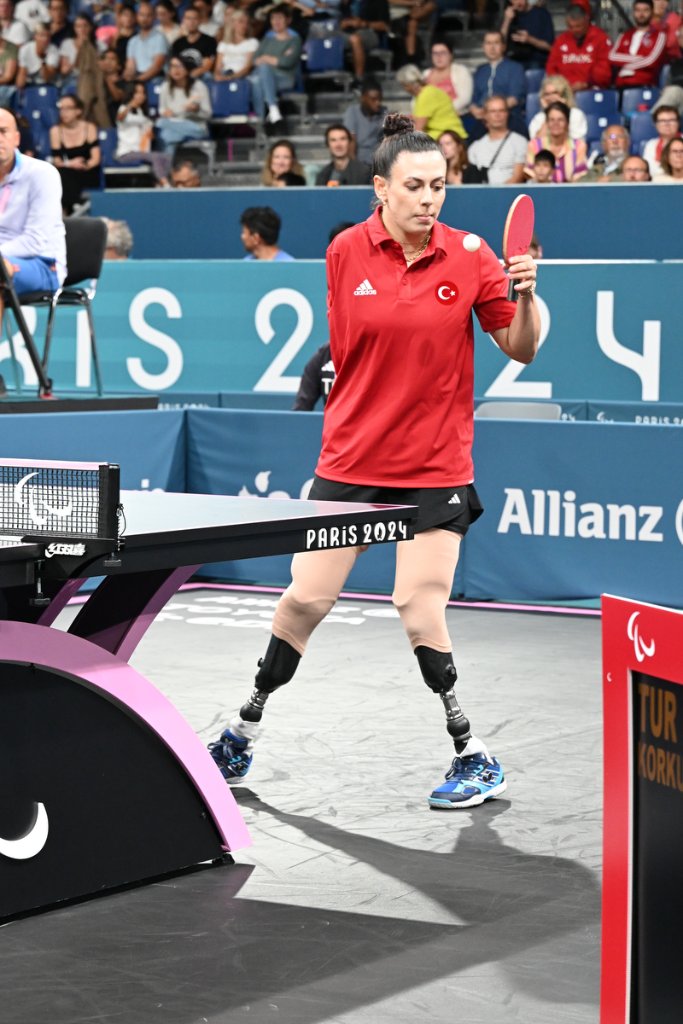 Turkish para table tennis athlete with prosthetic legs at Paris 2024