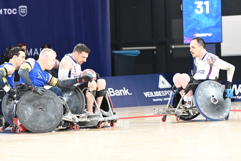 France and Sweden players in a tight defensive pack