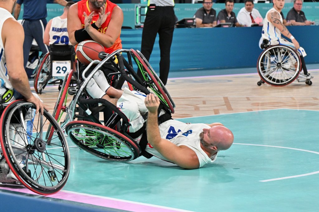 Spanish player tipped out of wheelchair on court