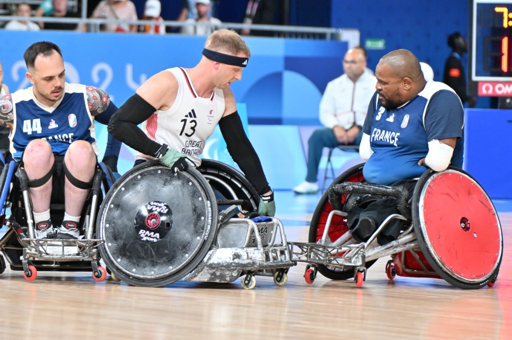 Great Britain No.13 in head-to-head confrontation with France player during Paris 2024 wheelchair rugby