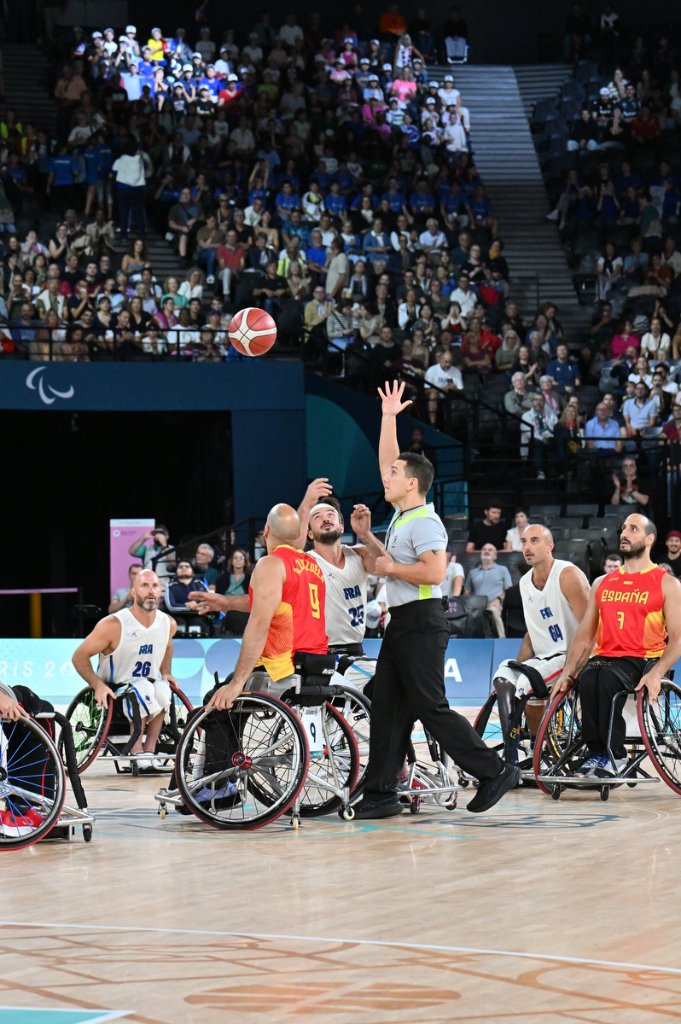 Spain vs France wheelchair basketball tip off