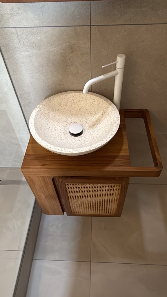 Waschtisch mit Terrazzo-Becken