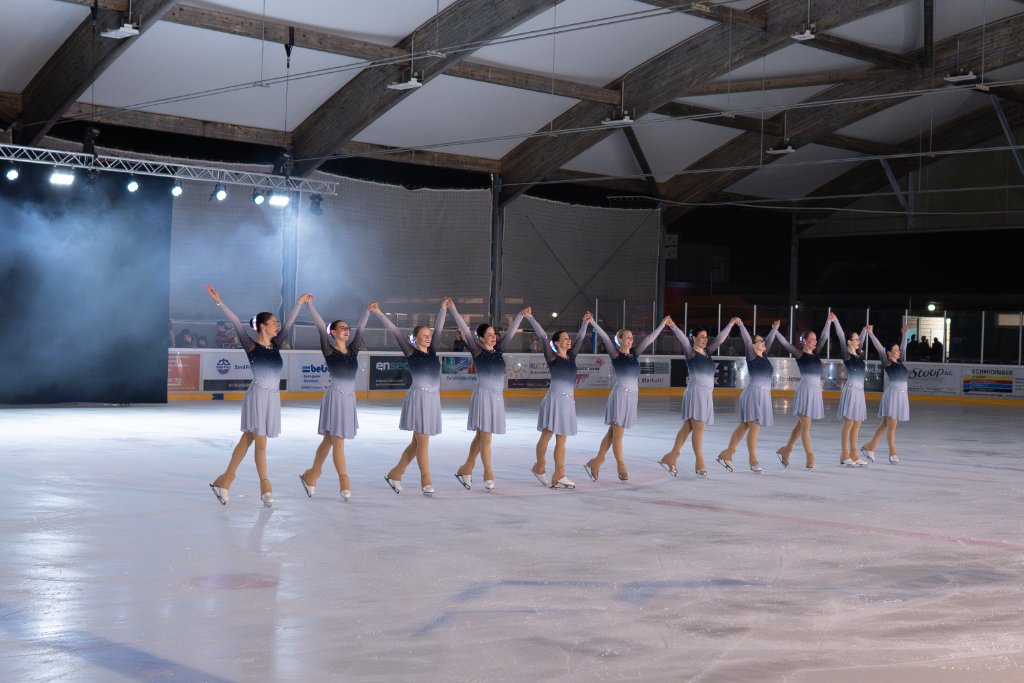 Synchroneiskunstlauf EC Urdorf