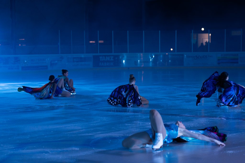 Figure skating group on ice