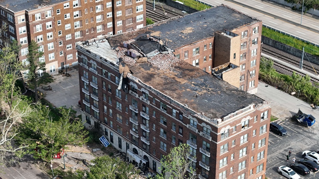 Brick Building — Catastrophic Roof & Parapet Failure