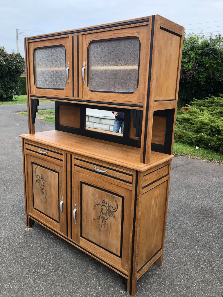 Buffet vitré sculpté