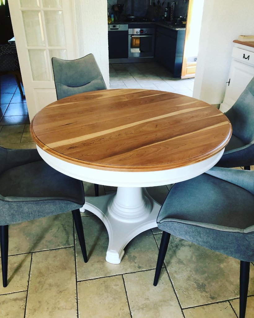 Table ronde piètement blanc