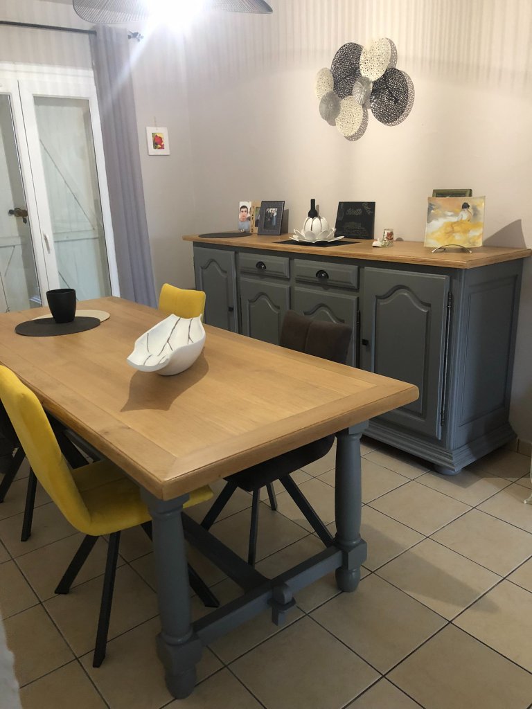 Buffet gris & table