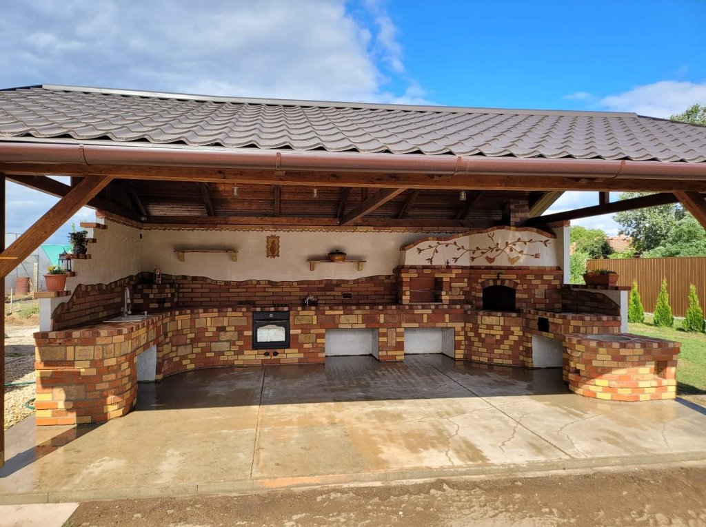 Tégla kerti konyha – frontális nézet