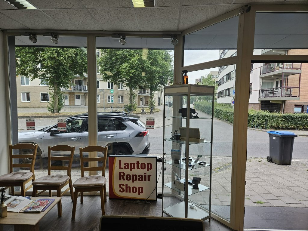 Waiting area & reception