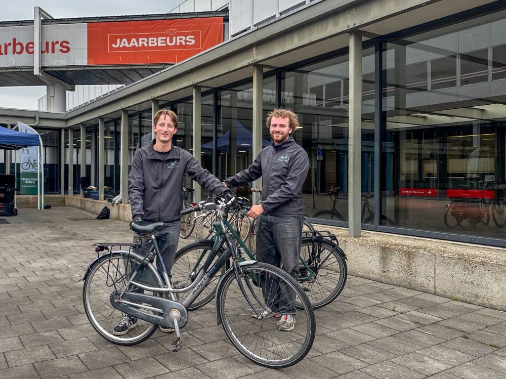 Tijmen en Chiel bij de Jaarbeurs Utrecht - Fietsstudent Aan Huis