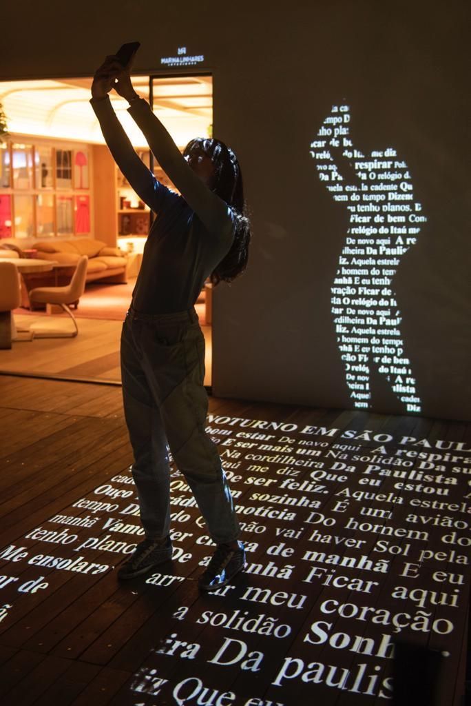 Text Silhouette Experience