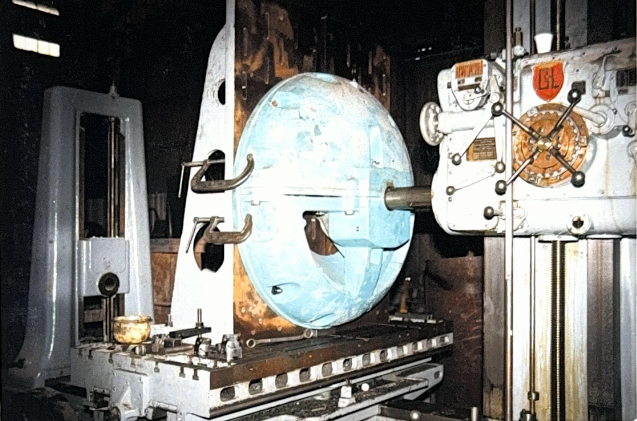 Component machining on boring mill