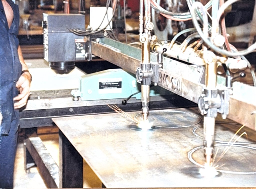 CNC flame cutting steel plate