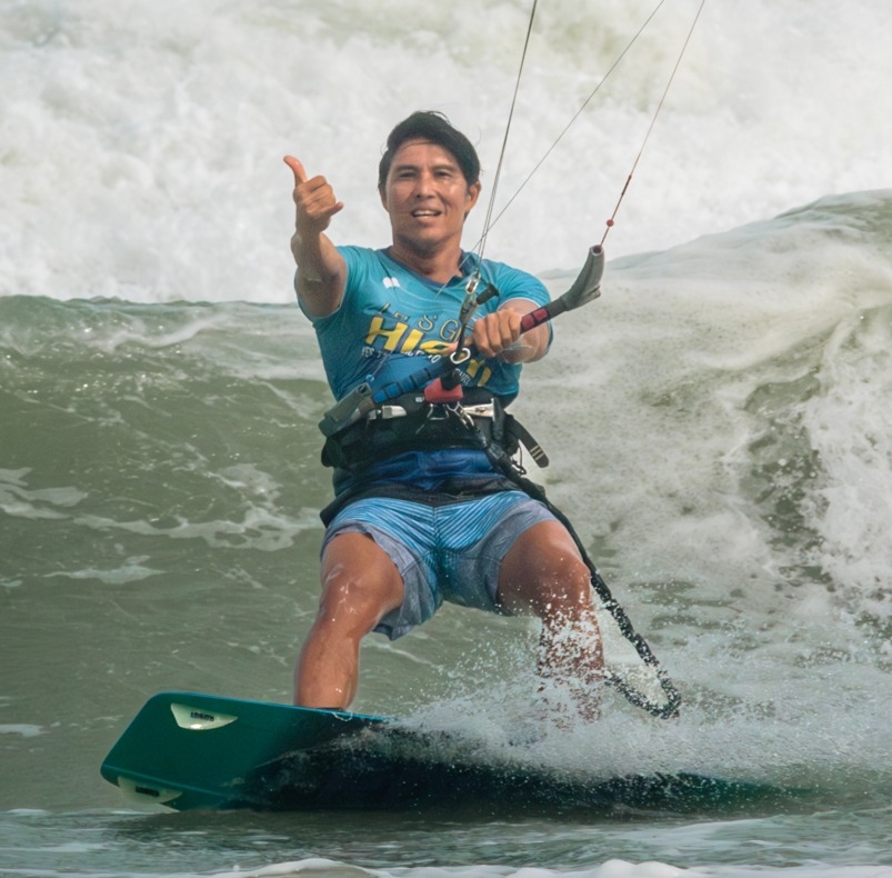 Dani V kiteboarding
