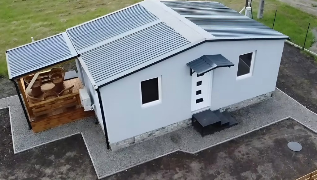 Tiszanána 38 m²-es 2 modulos eladó mobilház fedett terasszal
