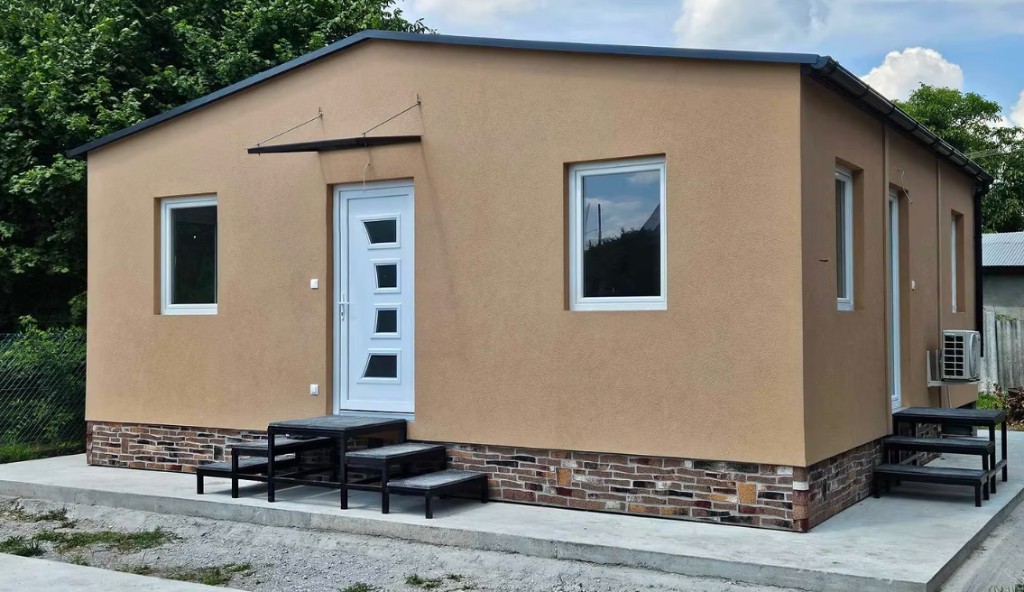 Csepel klasszikus 56 m²-es 3 modulos modulház külső nézet