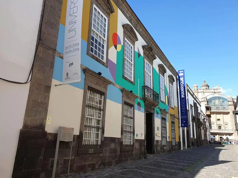 Facade of CAAM, Centro Atlántico de Arte Moderno, on Calle Los Balcones, Vegueta