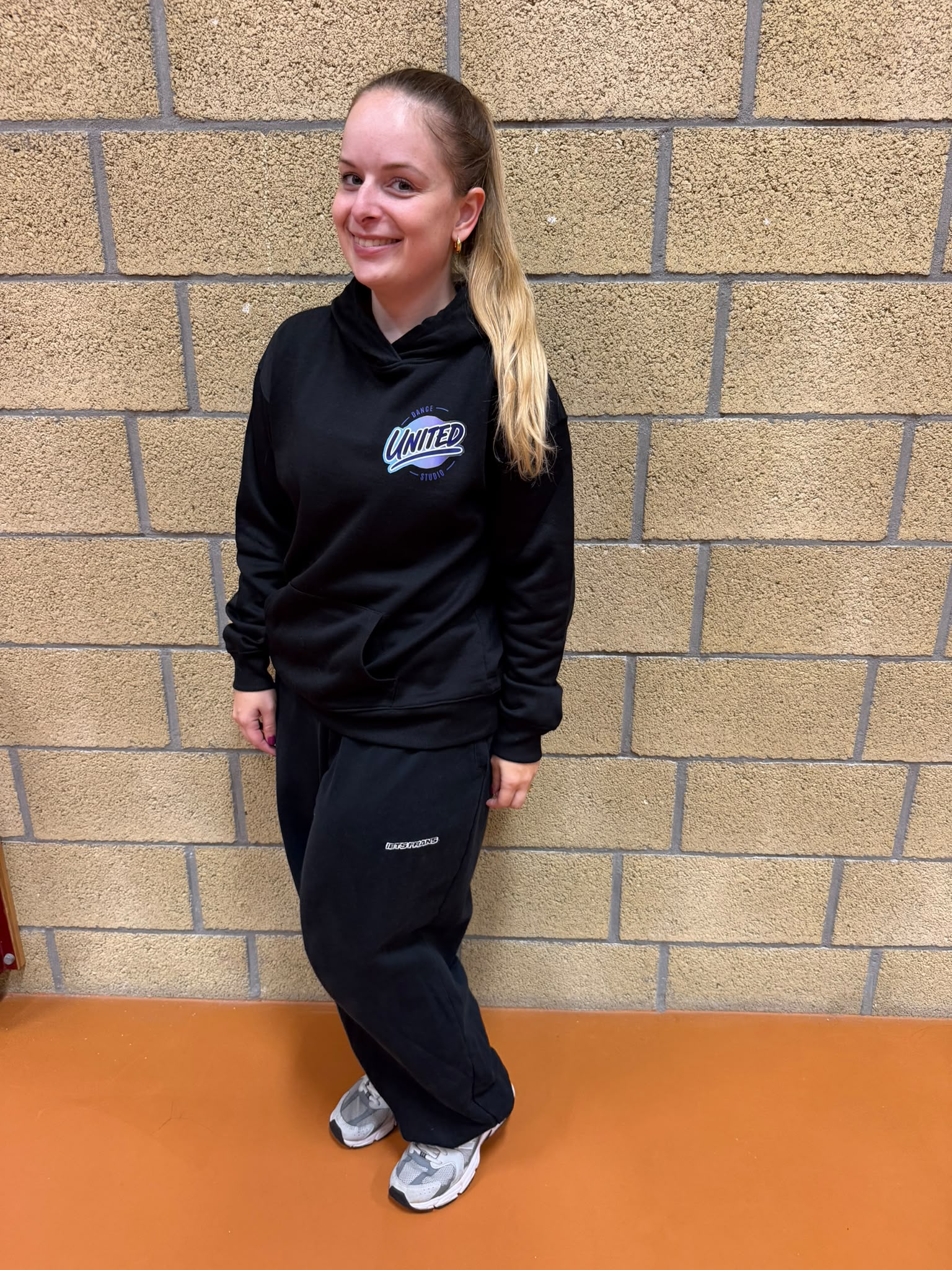 Zwarte hoodie — Maat S - foto 1