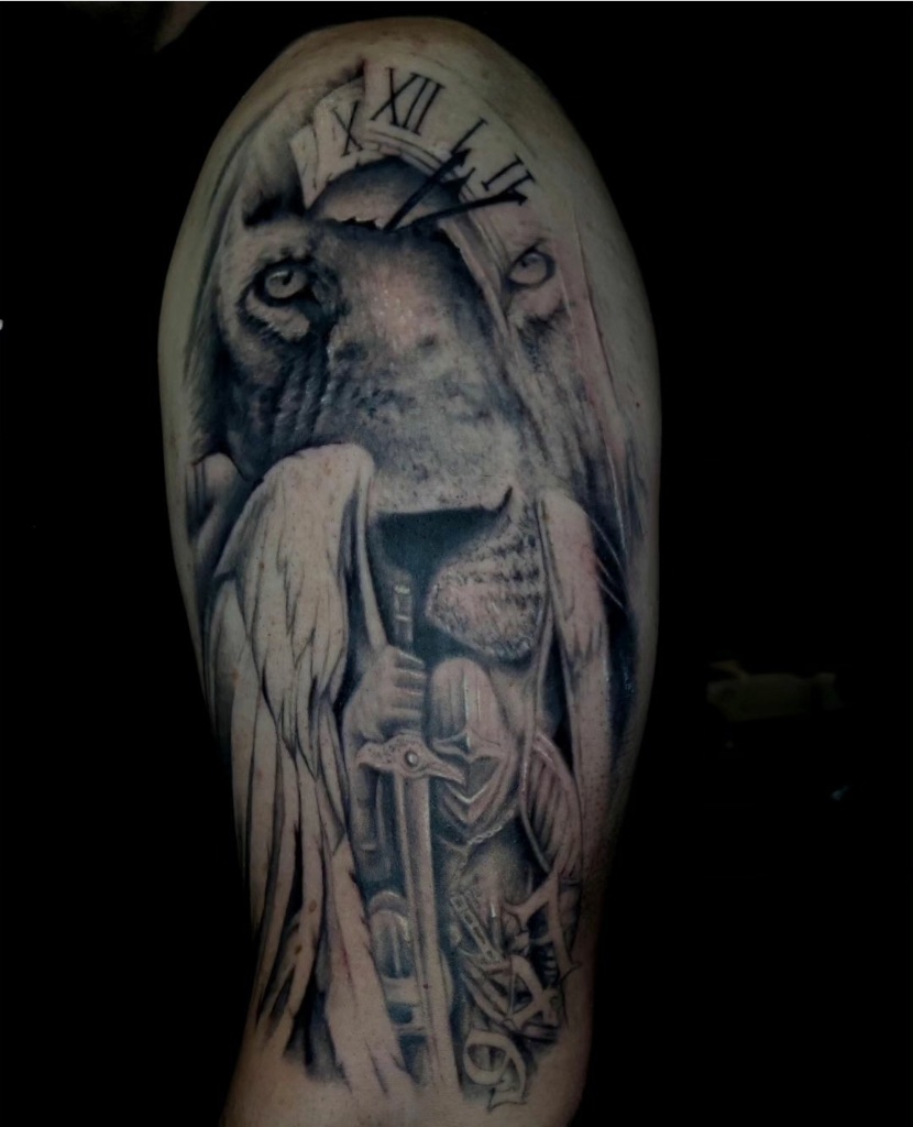 Angel and lion clock black and grey sleeve by V01 Ink