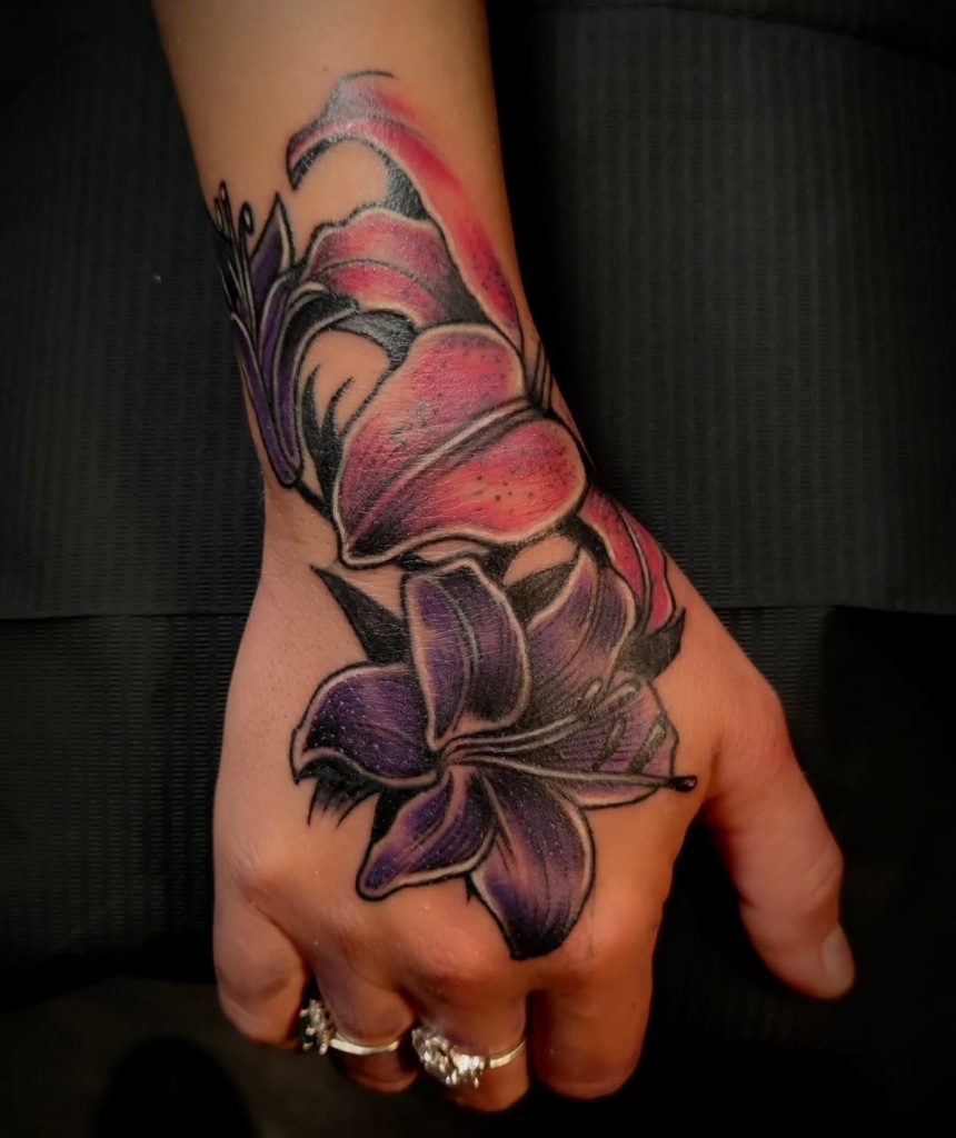 Large scale Egyptian cat colour leg sleeve by V01 Ink