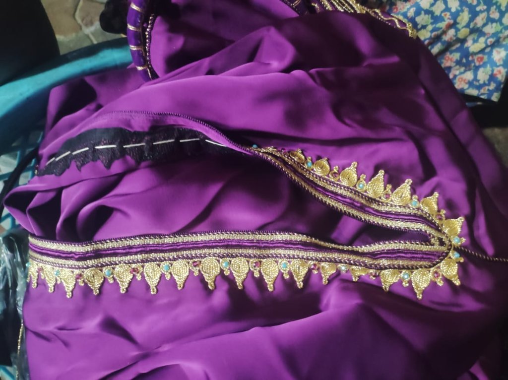 Détail Broderie Violet & Or