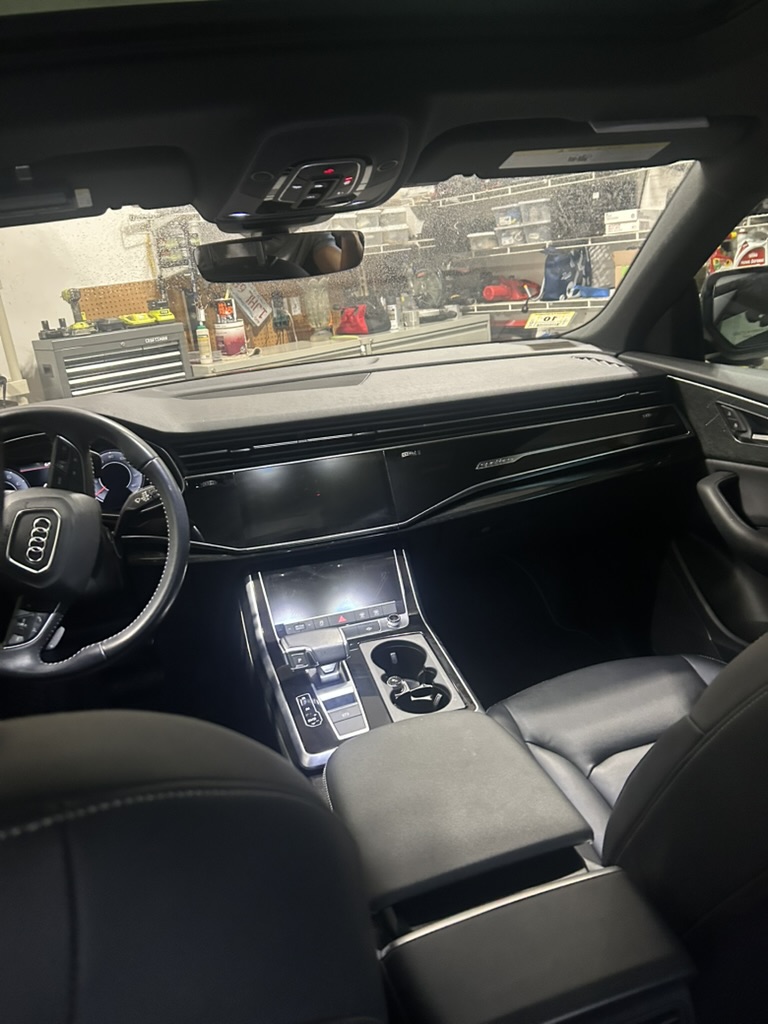 Dashboard Detail — Audi Q8