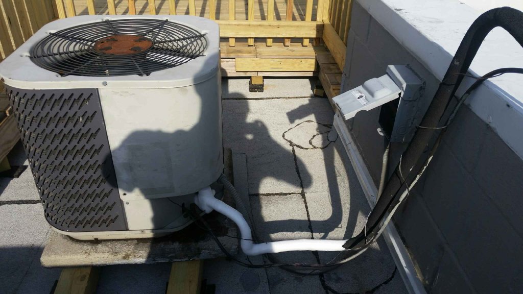Rooftop Condenser with Disconnect