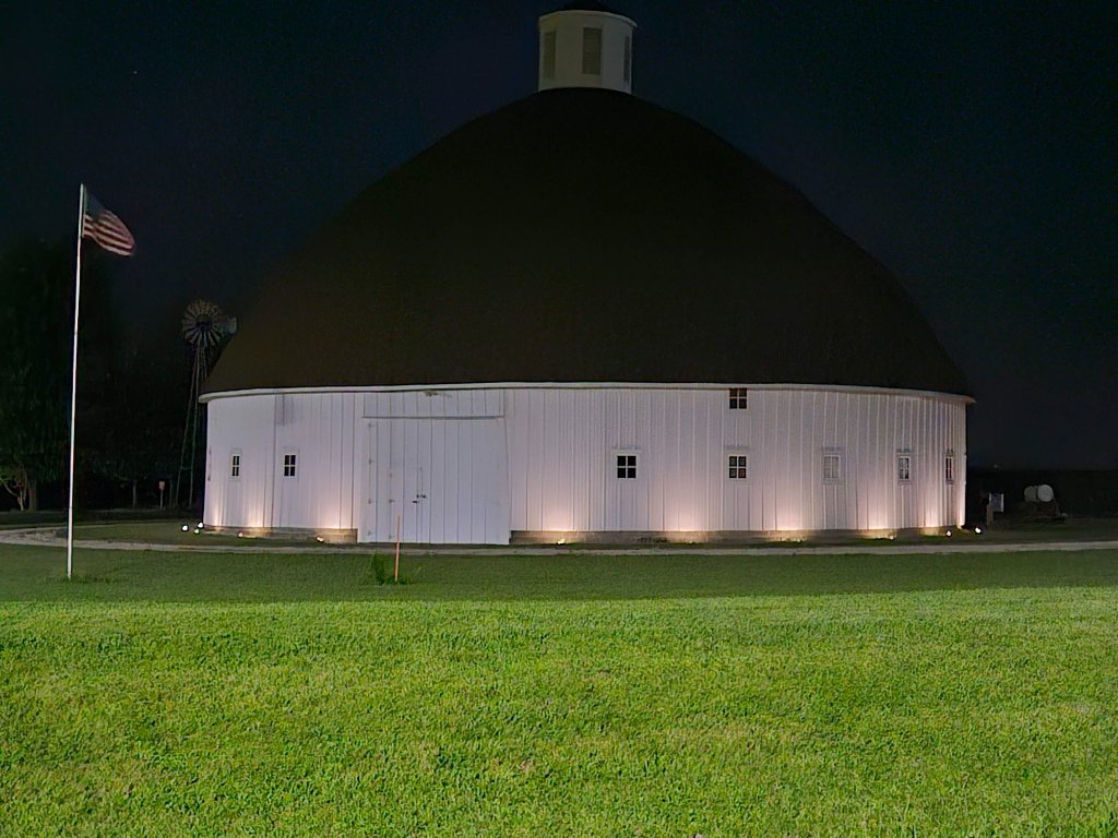 Lewis Round Barn Tours