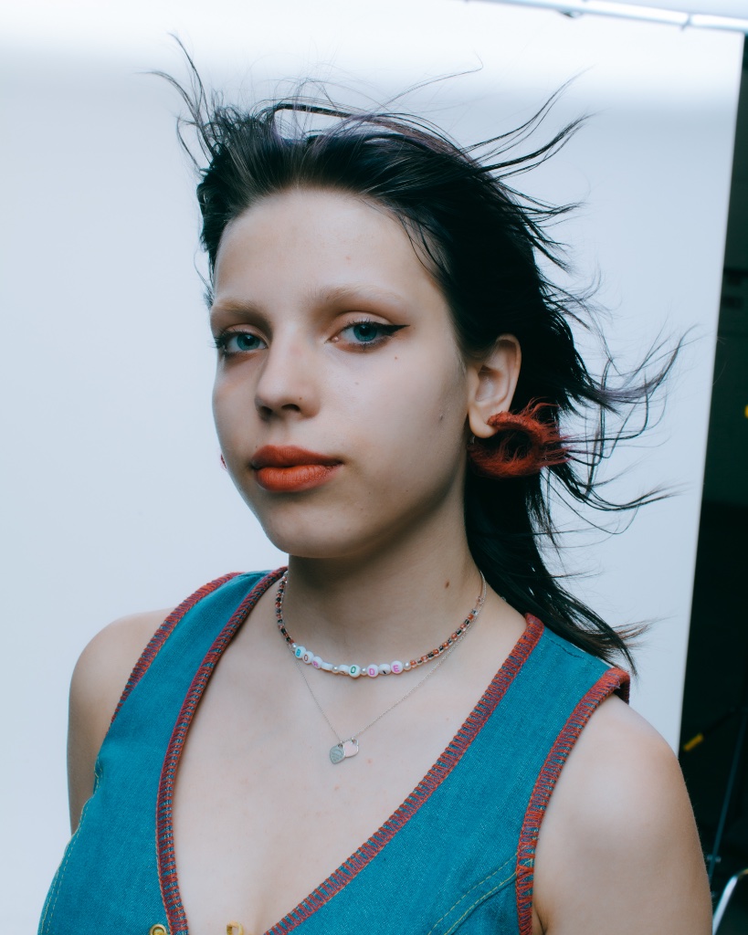 100 Teens - Image 39
