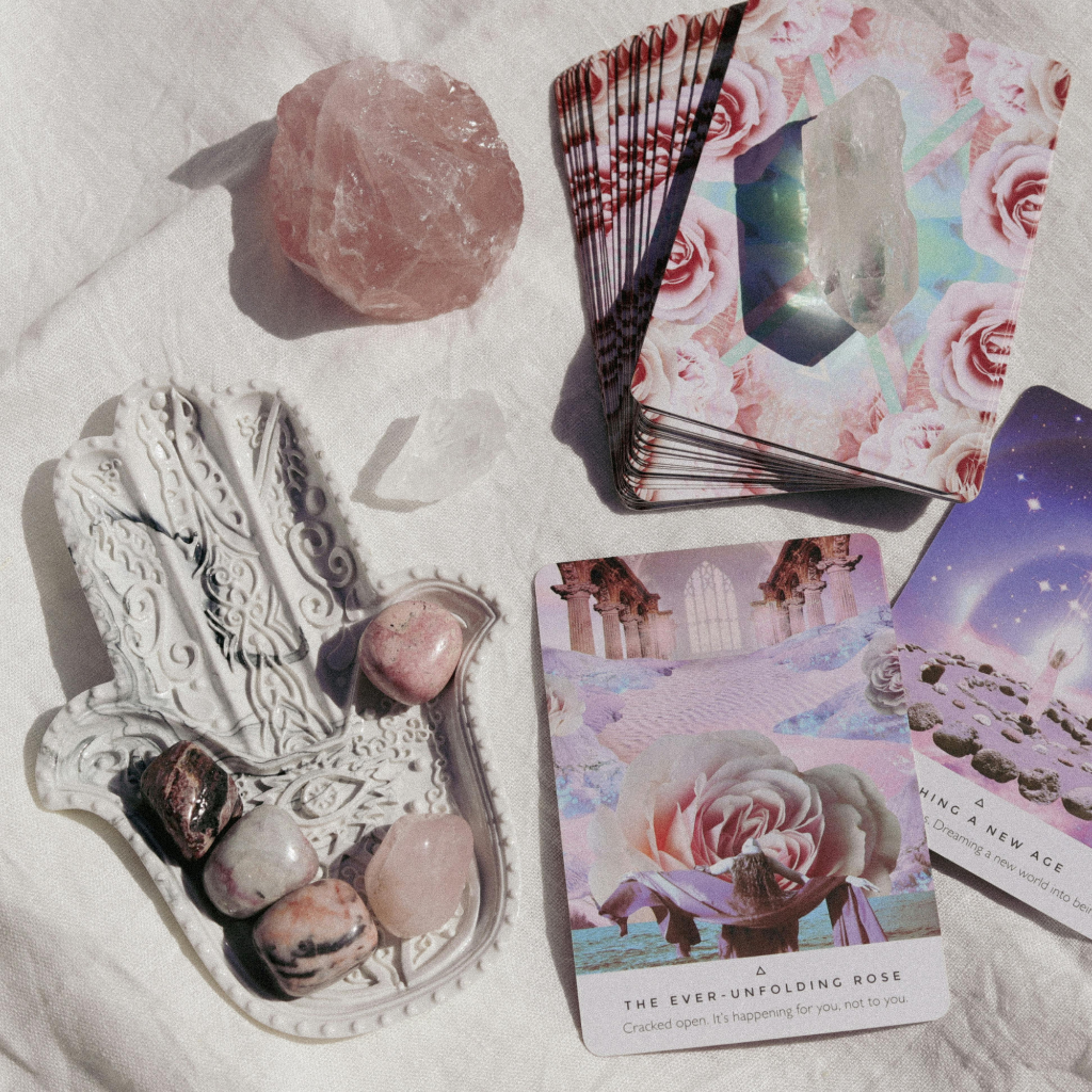 Hamsa hand dish, rose quartz and oracle cards