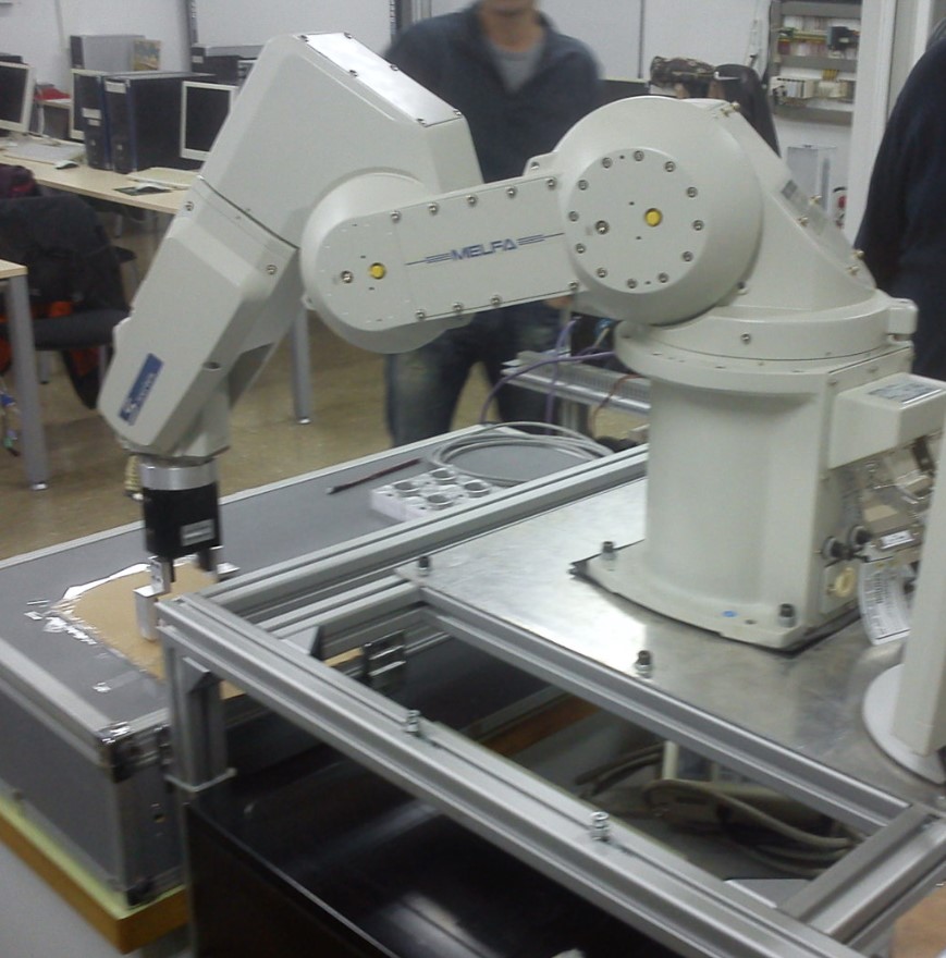 Robot Industrial MELFA - Célula de Mecanizado