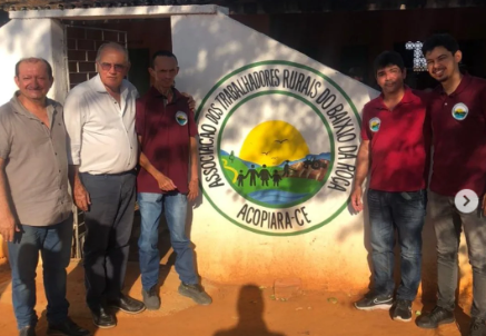 Voluntários em ação comunitária