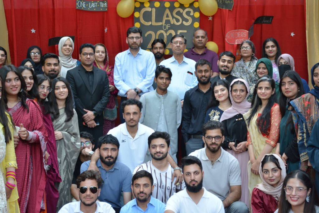 Class of 2025 large group photo