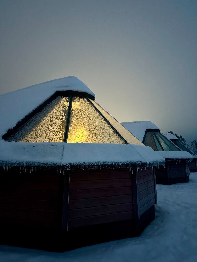 Glass-roof cabin in Finnish Lapland