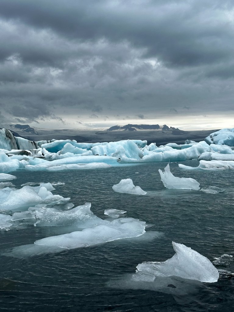 Blue and white icebergs floating in the Jökulsárlón Glacier Lagoon in Iceland