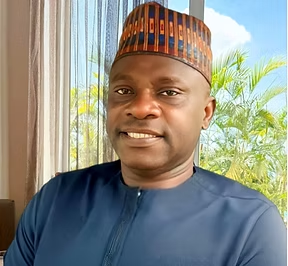 Lasisi Isiaka — Patron