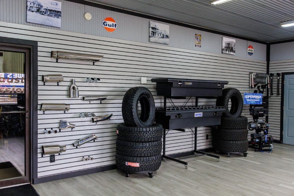 Lynn's Tire & Automotive Shop Interior