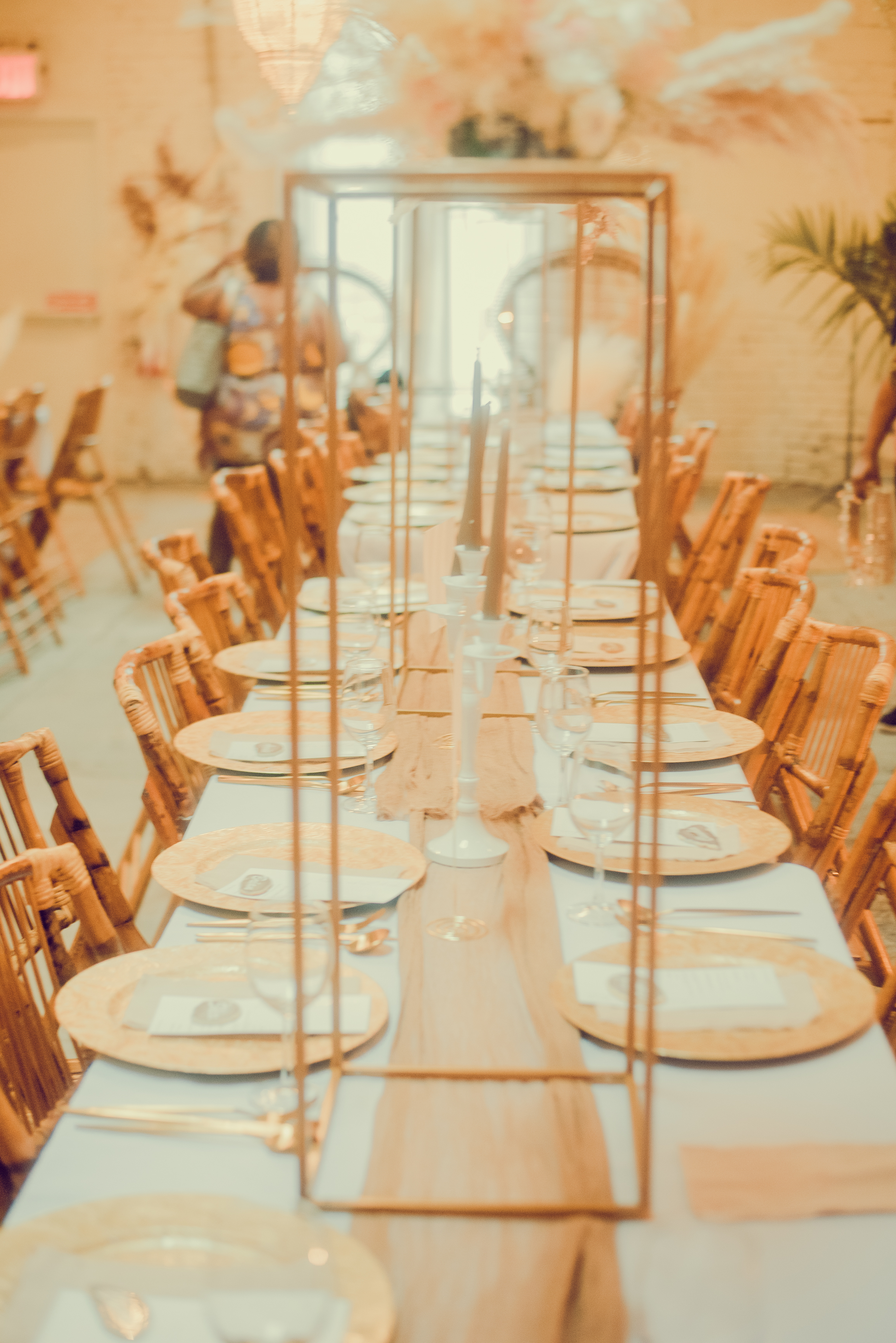 Elegant table setting at the reception
