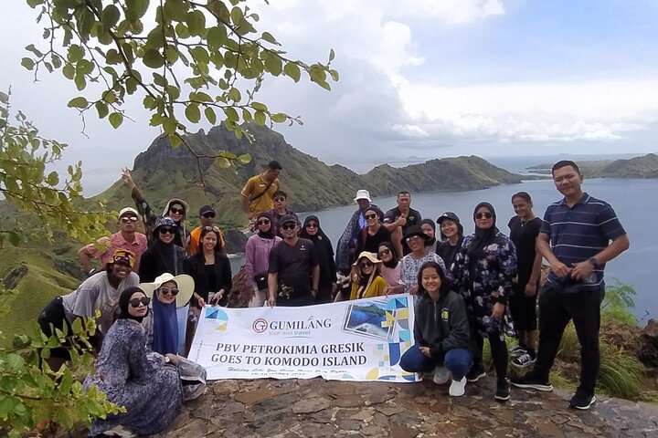 GumilangTour group photo overlooking Padar Island viewpoint in Komodo