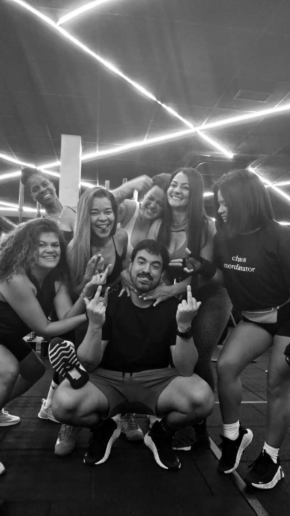 Grupo de clientas con Kevin