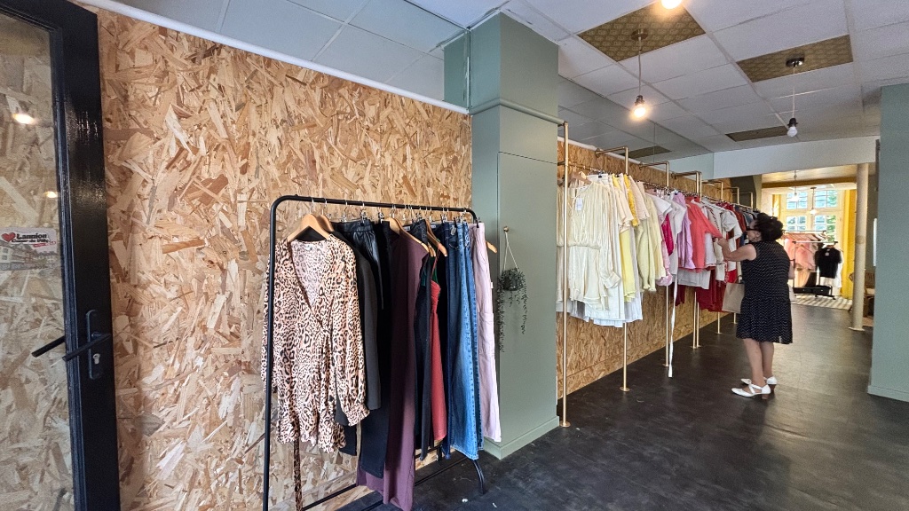 Aménagement intérieur de la boutique Armel Collection