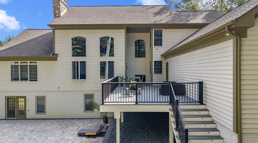 Deck with Metal Railing
