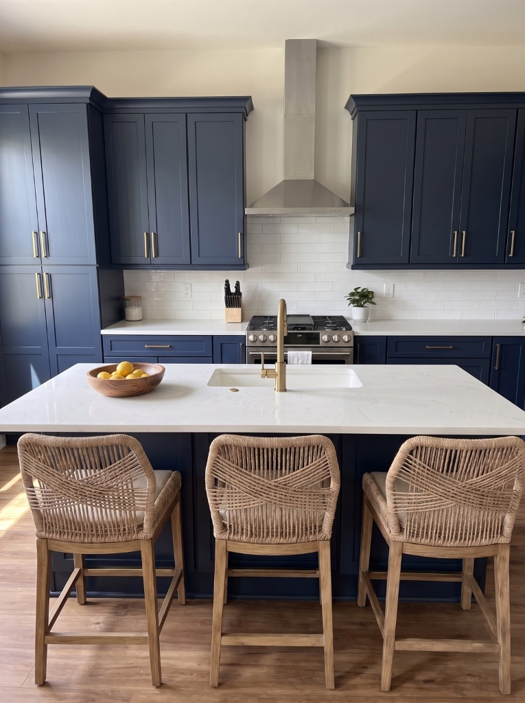 Cabinet Refinishing in Fiddler’s Creek, Naples, Florida: A Smarter Alternative to Cabinet Replacement