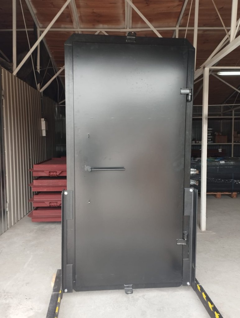 Blast door shelter interior