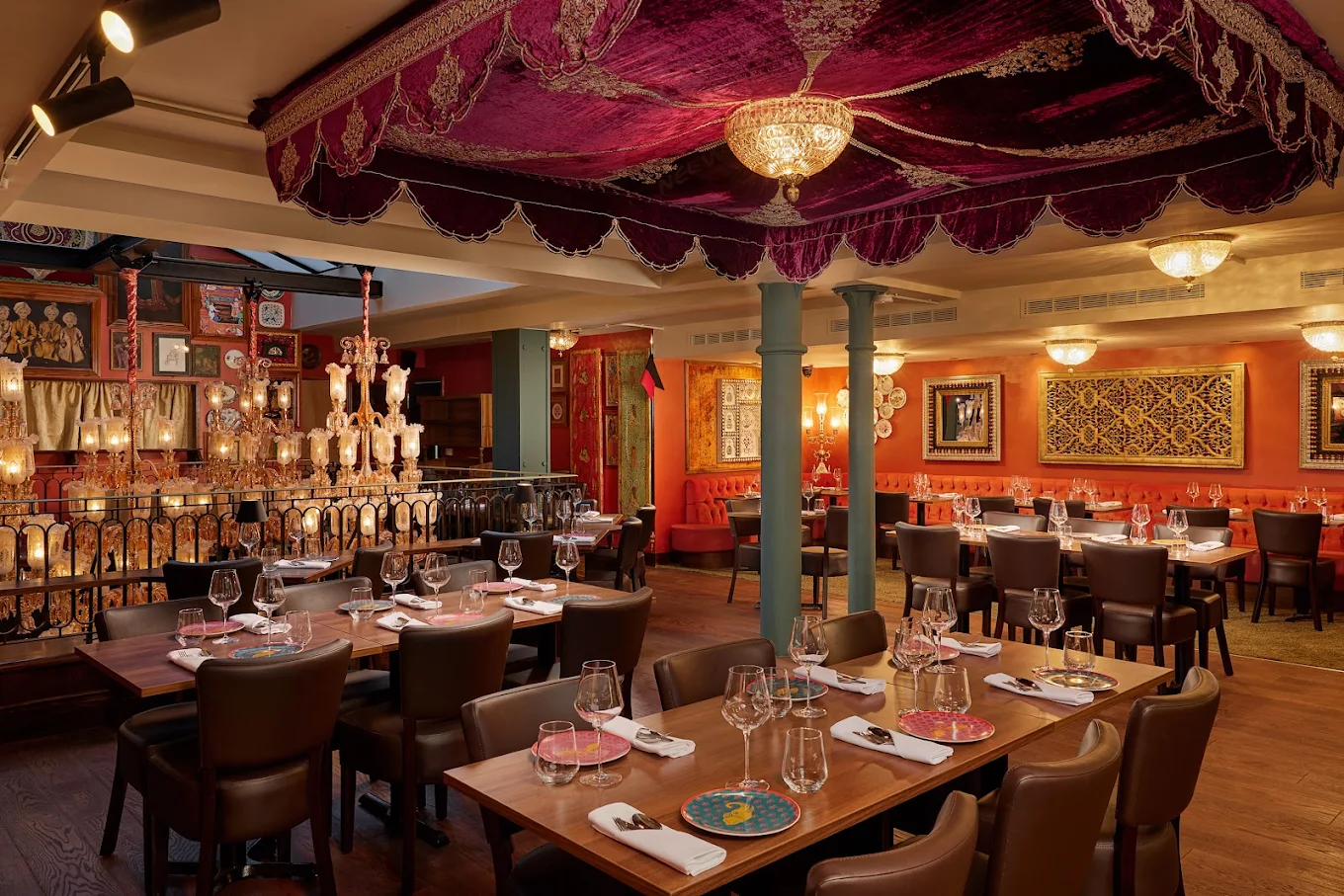 Colonel Saab Trafalgar Square dining room with Firozabad glass chandeliers