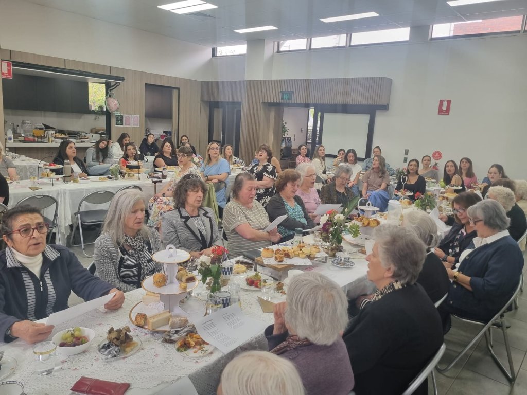 Large women's gathering and fellowship
