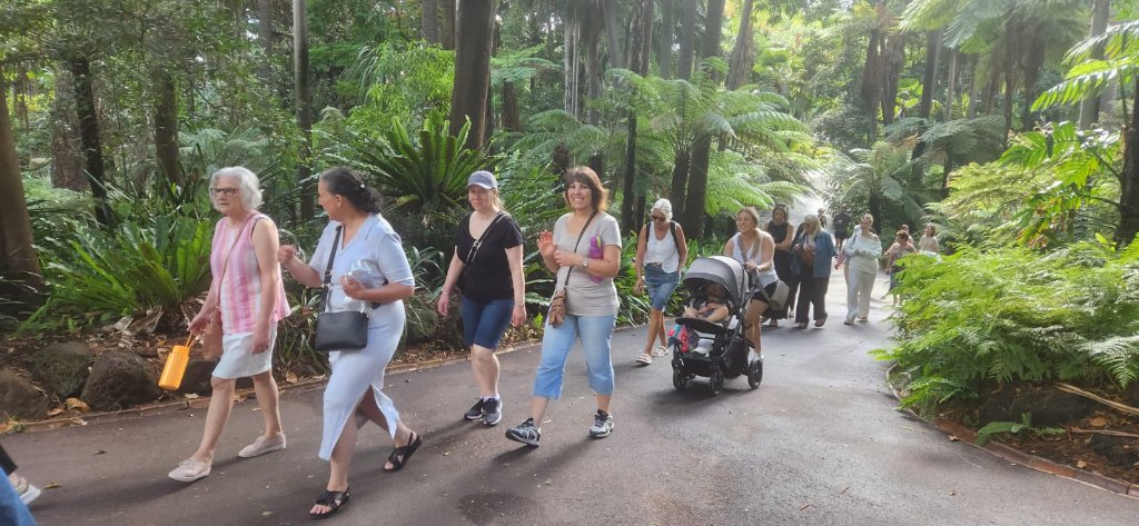 Group walk through the gardens