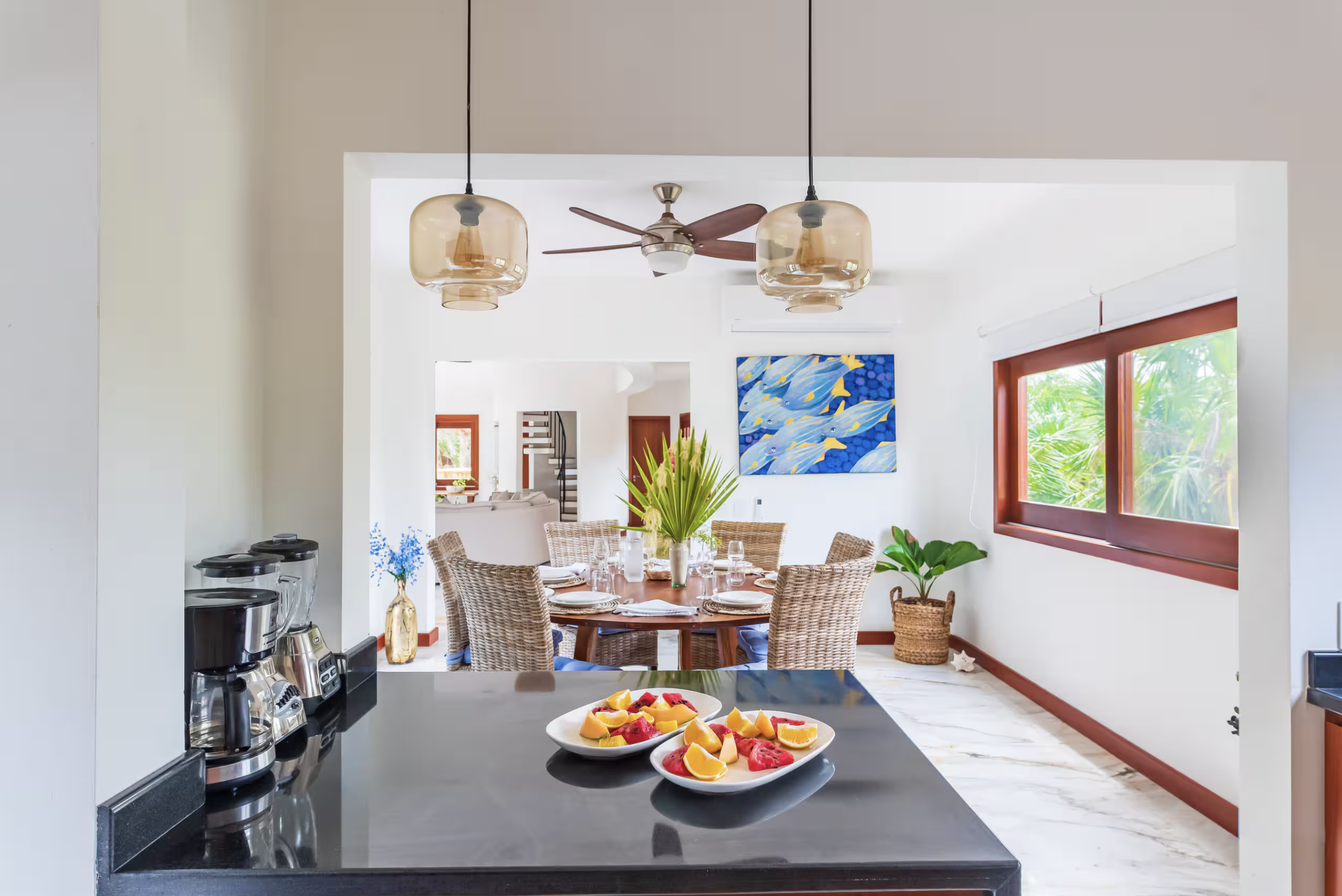 Dining & kitchen island
