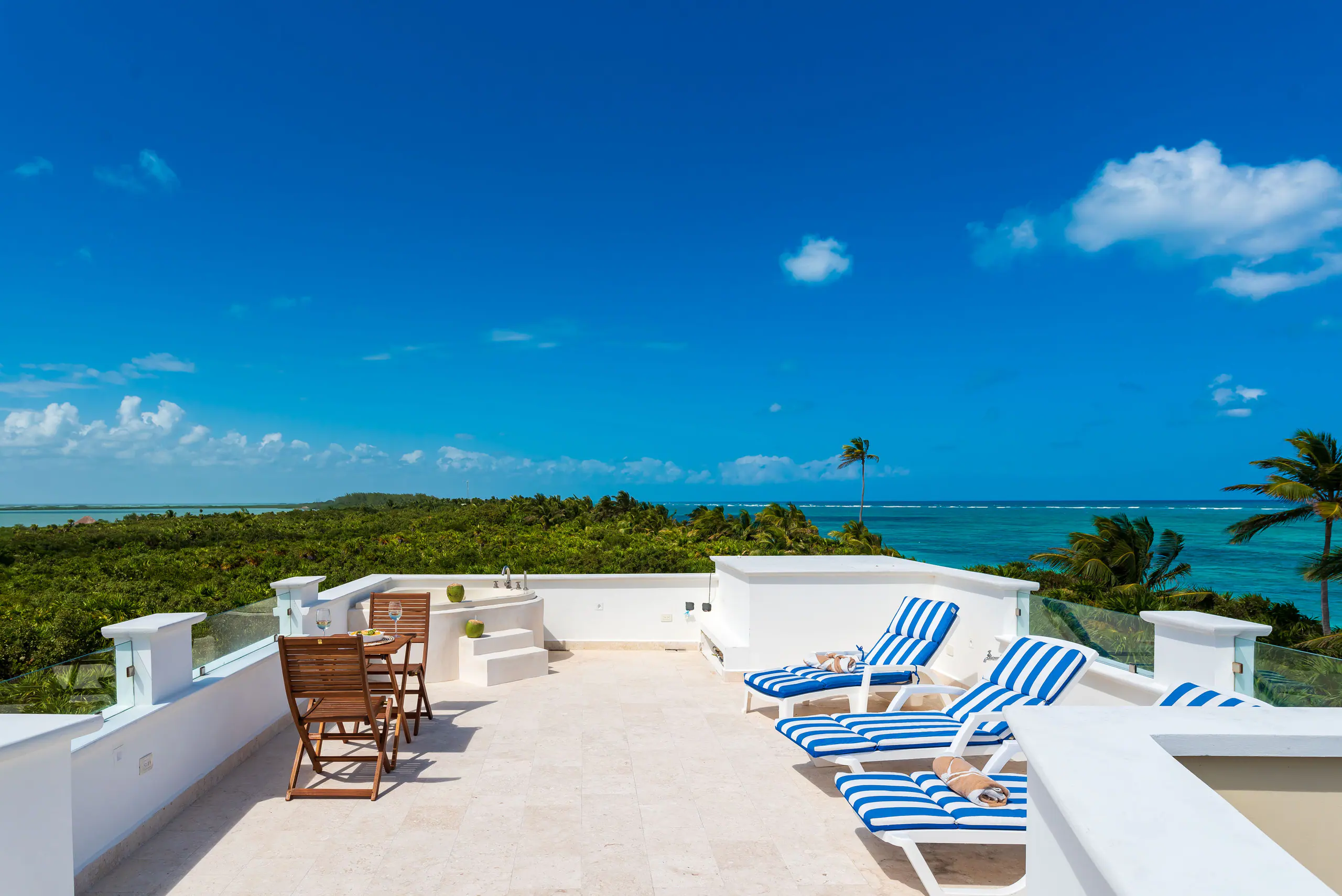 Terrace lounge & dining
